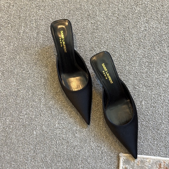 SAINT LAURENT
Barbara Mule Pump
Elegant Black Women's Mules - Picture 1 of 6